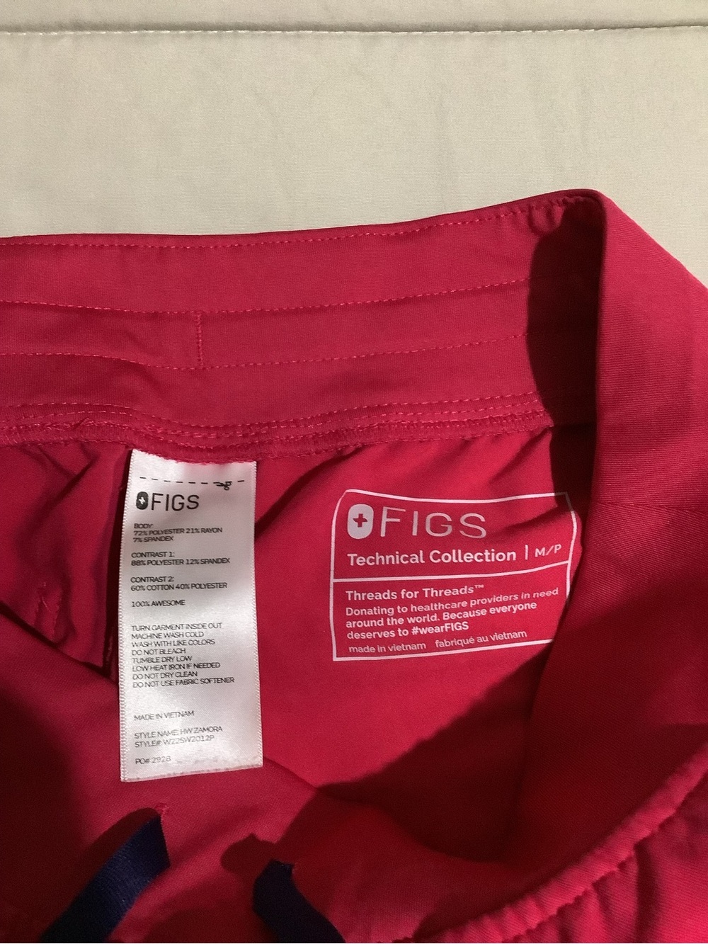 Figs Scrub Shocking Pink Hw Zamora Joggers Medium Petite - Picture 3 of 3